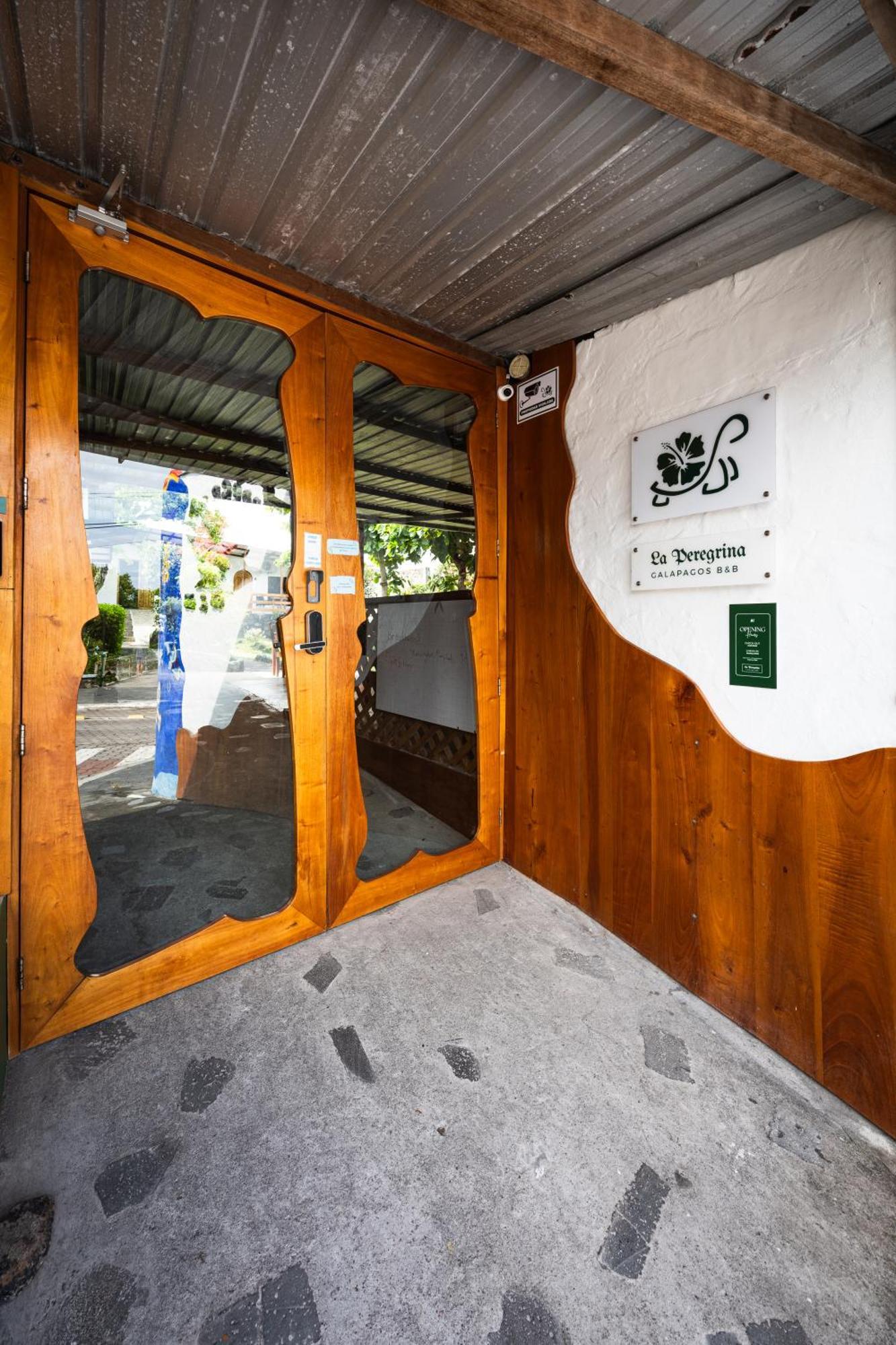 La Peregrina Galapagos B&B Puerto Ayora  Exteriör bild